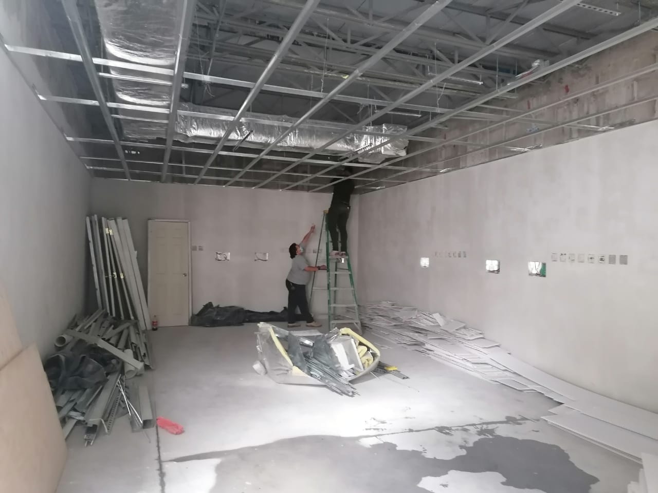 En un 75% avanza la construcción de la sala UCI-COVID19 en el Hospital Escuela