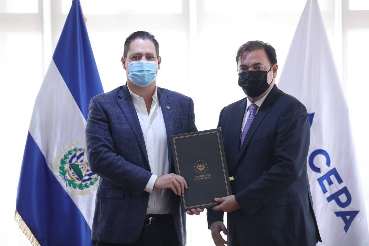 Adimex firma histórico acuerdo para operar, modernizar y ampliar la terminal de carga de El Salvador