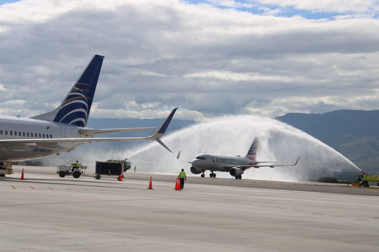 De forma simultánea llegan primeros vuelos de United y American a Palmerola