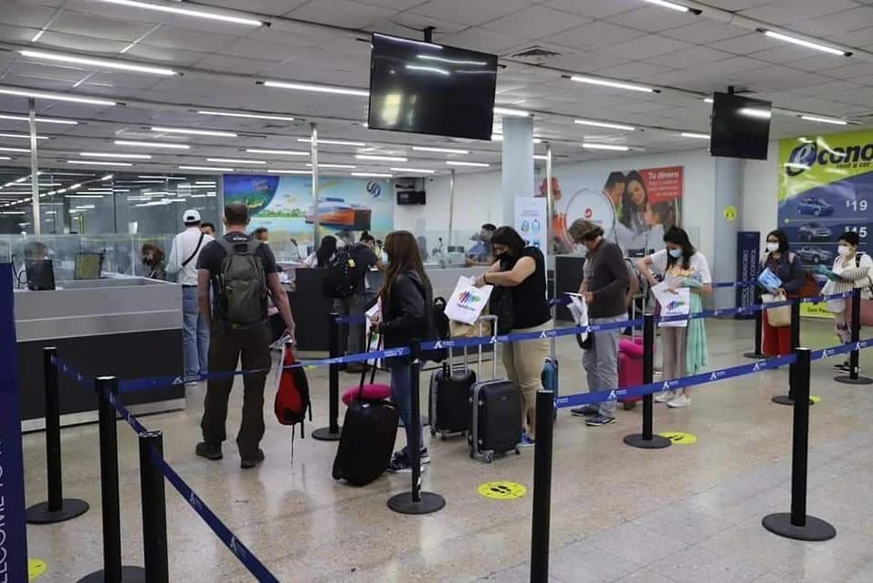 Migración exhorta a viajeros cumplir con protocolos sanitarios