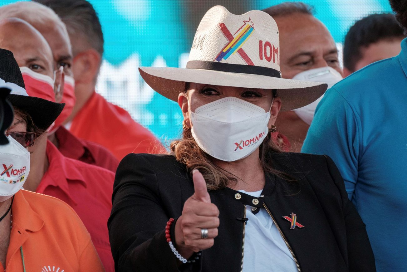 Susana Perelló: Artista que pinto el icónico sombrero de la presidenta Xiomara Castro