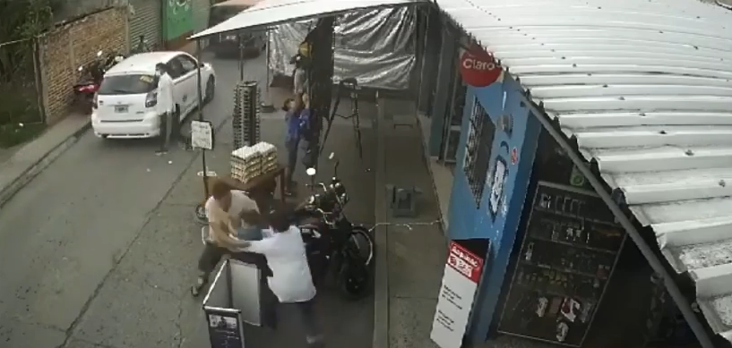 Comerciante se agarra a tiros con asaltantes en Comayagua (VIDEO)