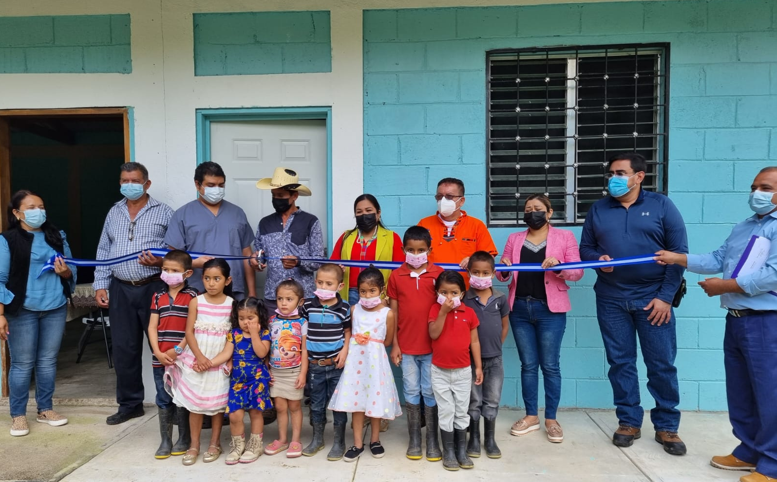 Inversiones Los Pinares entrega escuelas y dormitorios para maestros de comunidades rurales de Tocoa