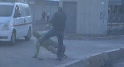 Hombres se van a golpes en pleno bulevar