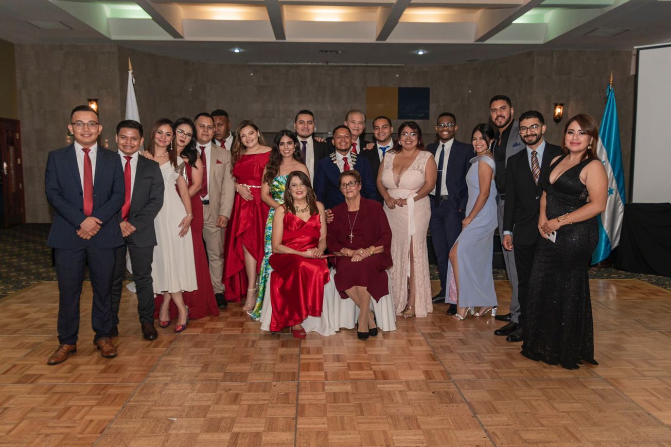 Cámara Junior de Honduras premia a 10 jóvenes más sobresalientes y rindió homenaje al Senador Fredy Antonio Banegas