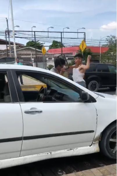 Taxistas se van a los golpes